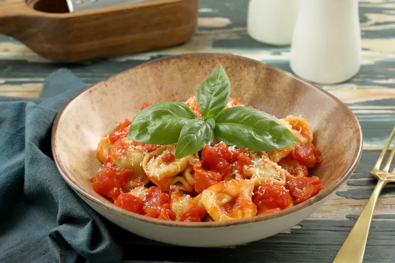 Tortellinit Ndujakastike