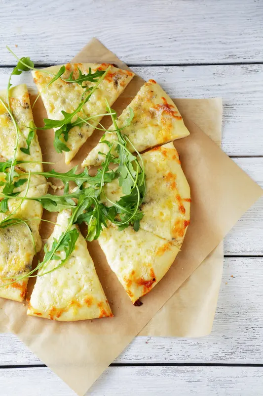 Kolmen Juustopizza